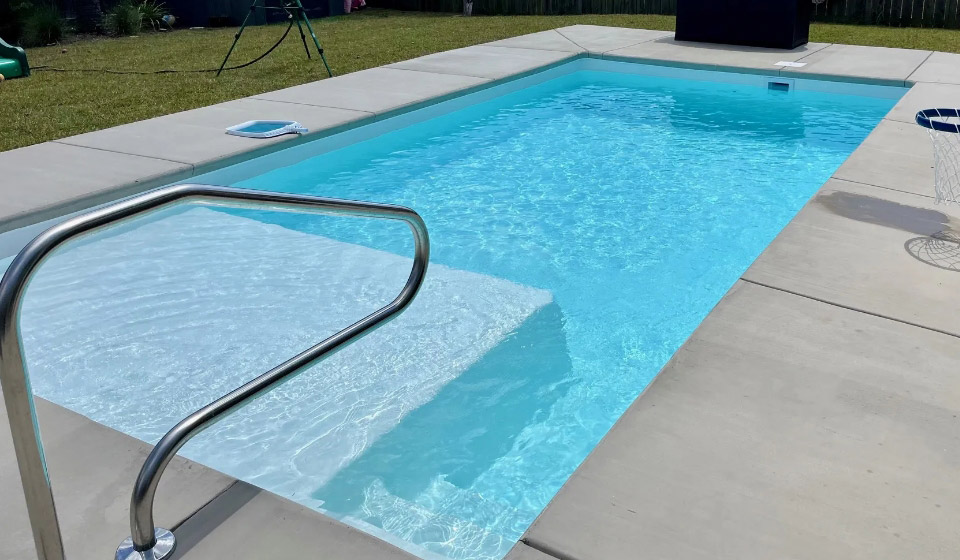 Sport Lap 30 fiberglass pool