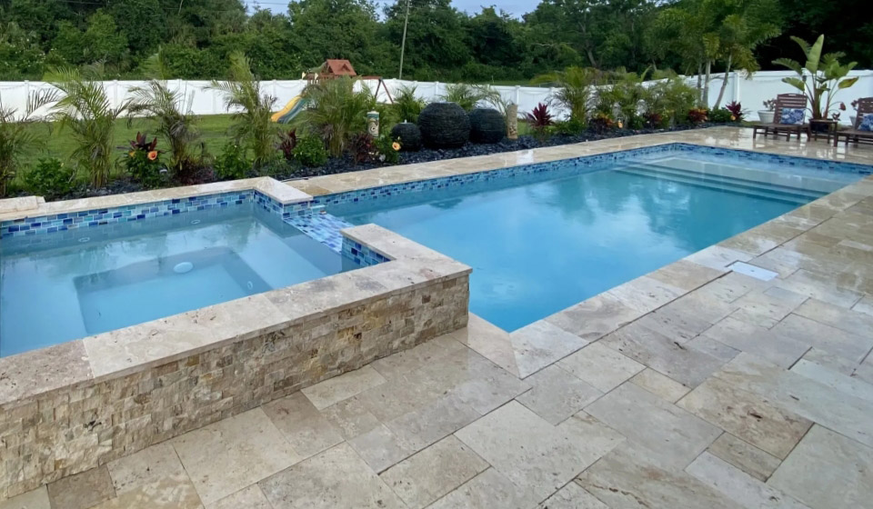 Family Plus 20 fiberglass pool